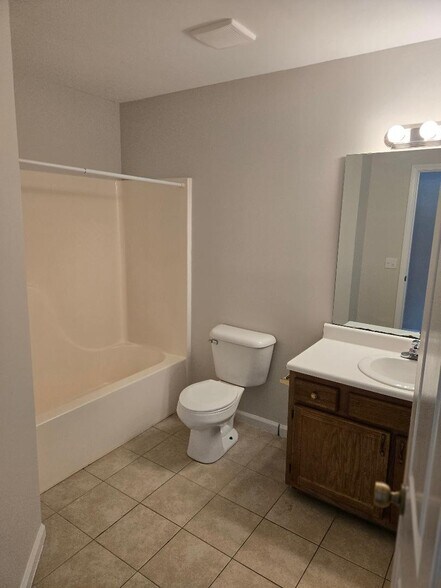 Building Photo - 11 Meadowood Glen Way