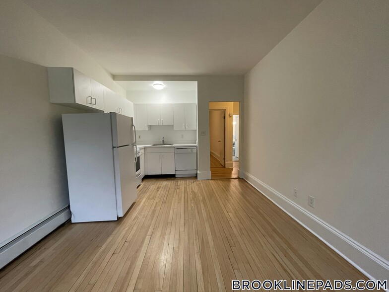 Building Photo - 1539 Beacon St