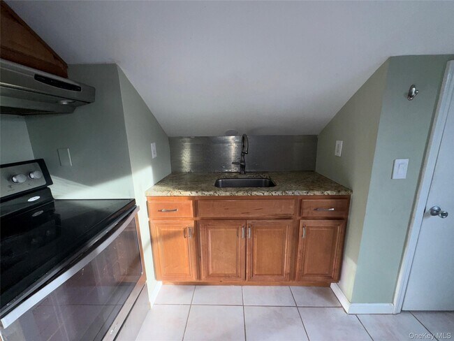 Building Photo - 25 Gardners Ln