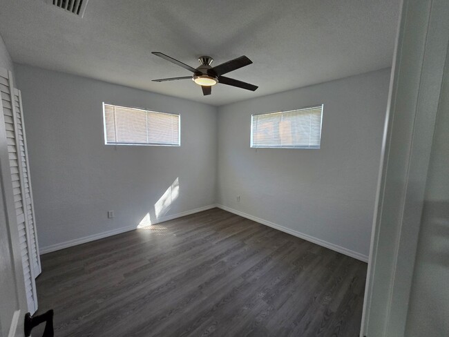 Building Photo - Available For IMMEDIATE Move-In! Remodeled...