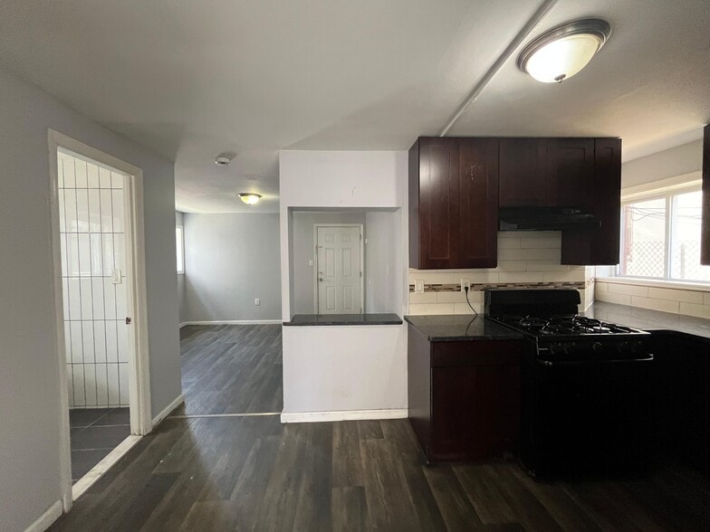 Building Photo - 98 Old Bergen Rd