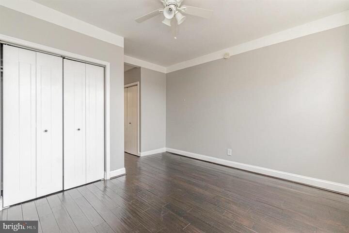 Building Photo - 217 S Clinton St