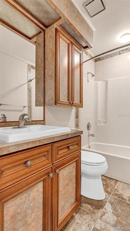 Building Photo - 1800 Poinsettia Ave