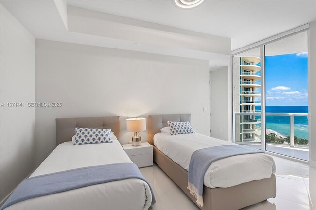 Building Photo - 16001 Collins Ave