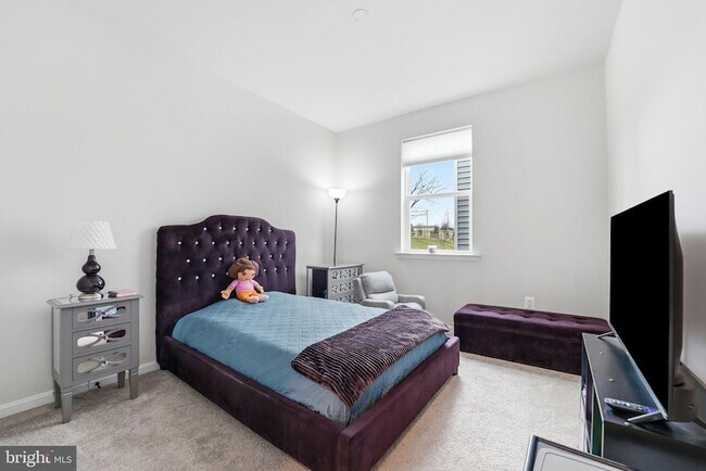 Building Photo - 615 Clover Ln