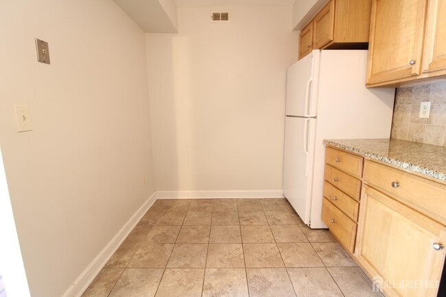 Building Photo - 3123 Sayre Dr