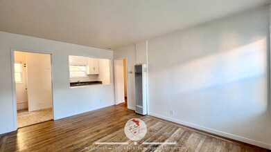 Building Photo - Remodeled 1 bedroom with hardwood flooring and spacious modern kitchen with new appliances!
