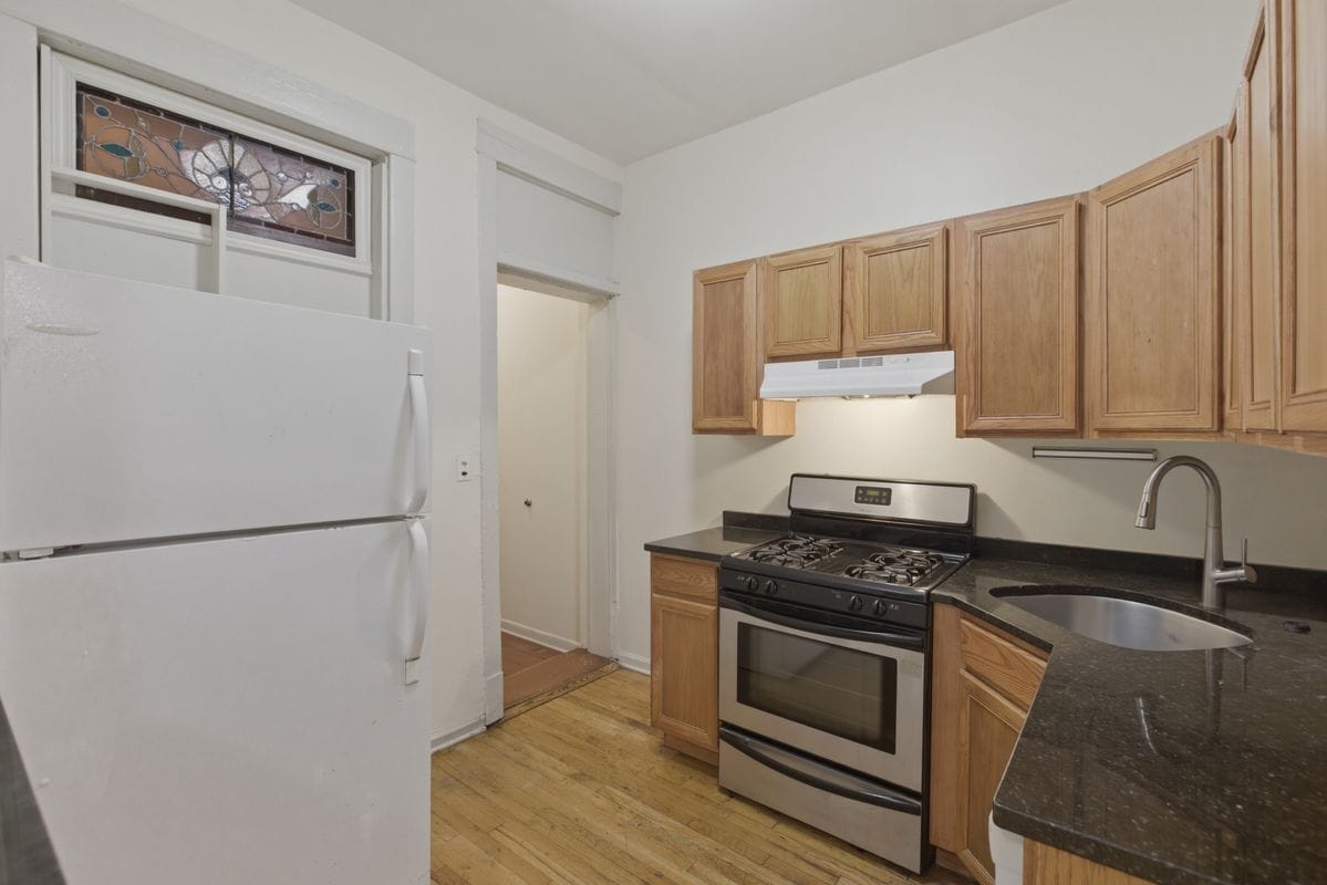 Building Photo - 5120 N Kenmore Ave