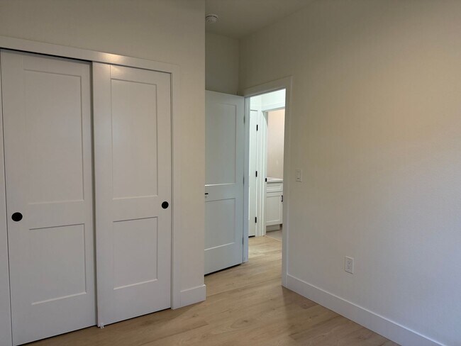 Building Photo - New 600 Sqft. 2 Bedroom 1 Bath Condo in Downtown Sacramento