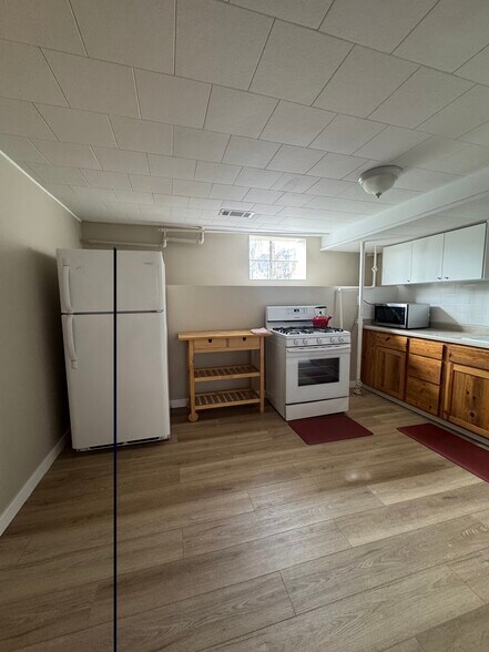 Building Photo - 259 E Kelsey Ave