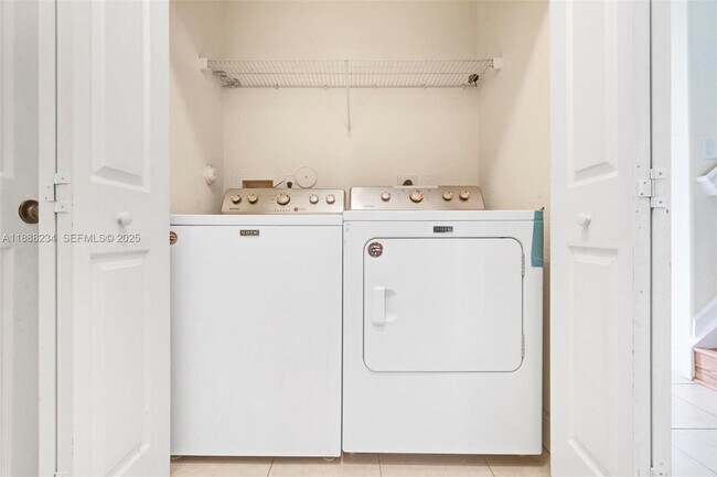 Building Photo - 2508 SW 85th Terrace