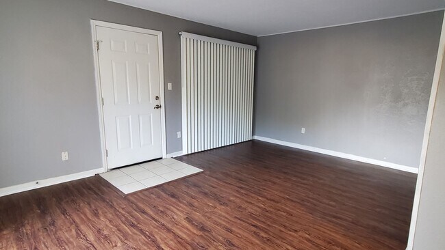 Building Photo - FOR RENT 1 bedroom, 1 bathroom, upper floor condo.