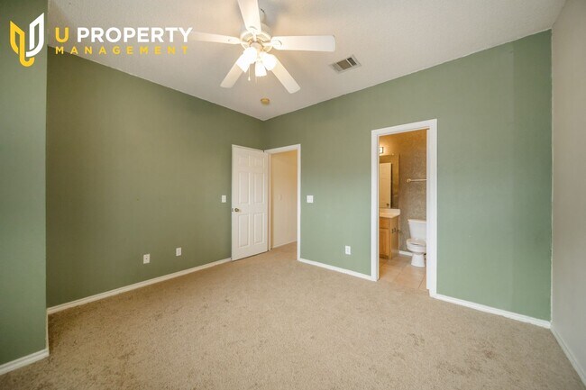 Building Photo - Sweet townhome in the heart of Plano