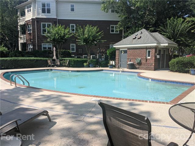 Building Photo - 915 Northeast Dr