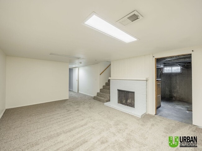 Building Photo - 2104 N Dale Ln