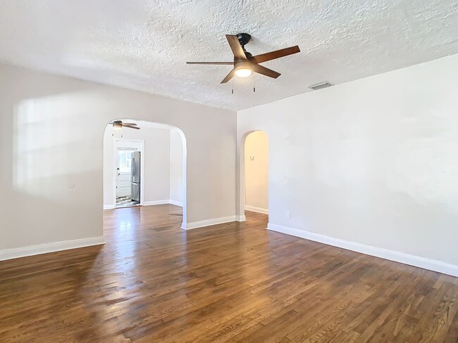 Building Photo - Renovated Seminole Heights Home w/Bonus Room!