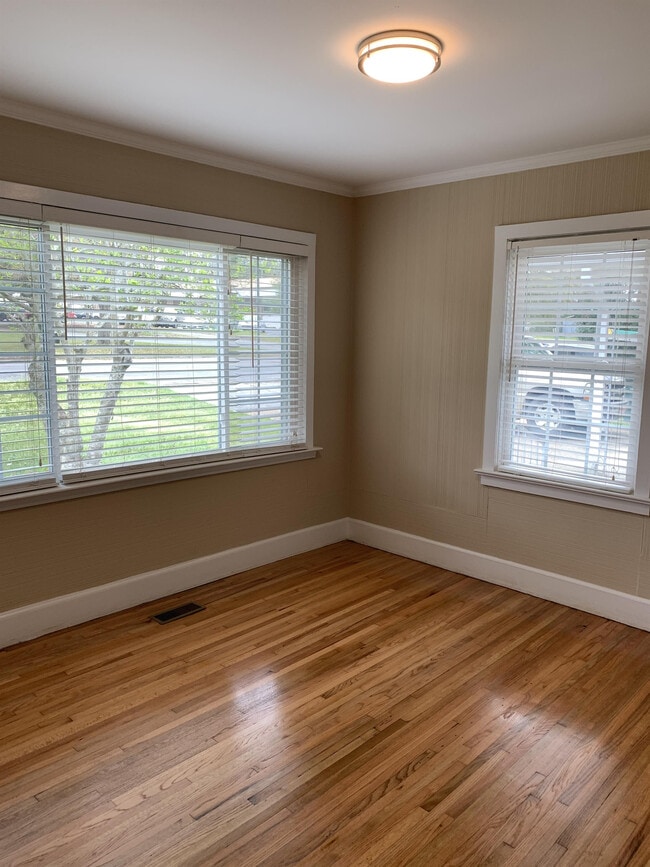 Building Photo - 5421 Pine St