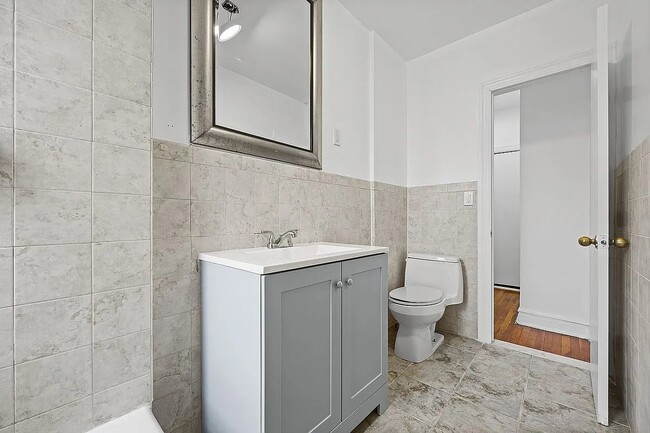 Building Photo - Welcome home to this sun-drenched 1-bedroom in the heart of Jackson Heights !