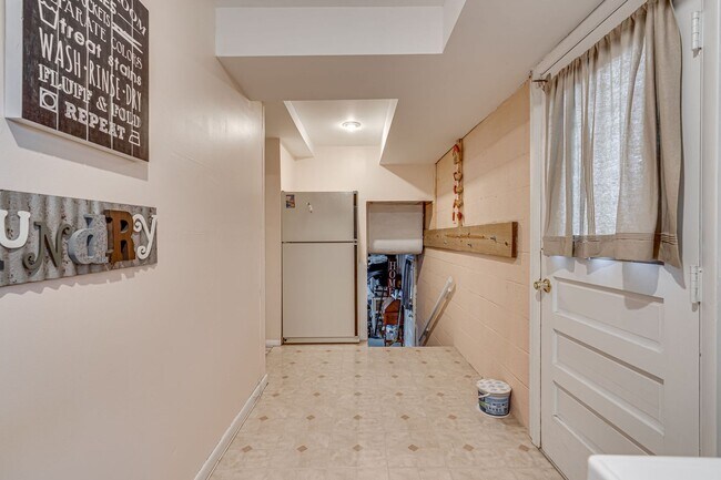 Building Photo - Charming 4 Bed SFH in Alexandria!