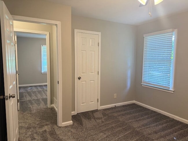 Building Photo - Newly Renovated 3 Bedroom / 1 Bath Ranch w...