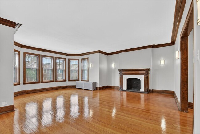 Building Photo - 6815 S Crandon Ave