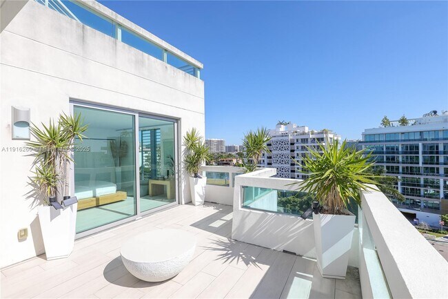 Building Photo - 1025 92nd St