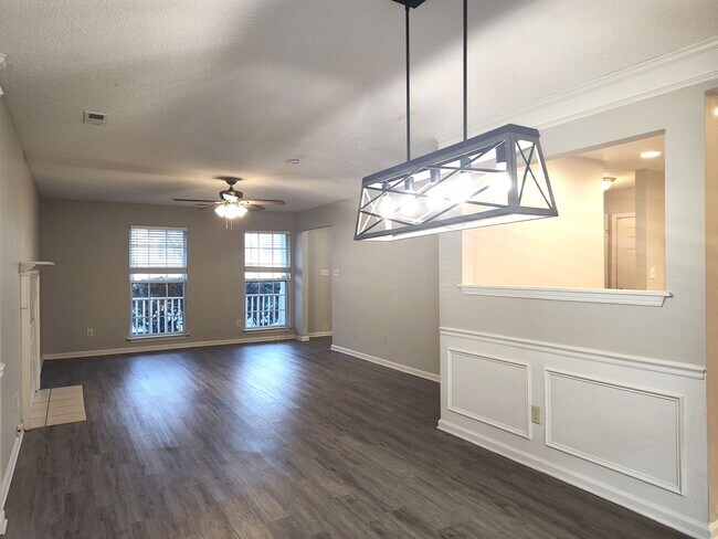 Building Photo - Pristine, 4 bed, 2.5 bath Home Located in the Southbridge Forest Community!