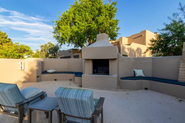 Building Photo - 6711 E Camelback Rd