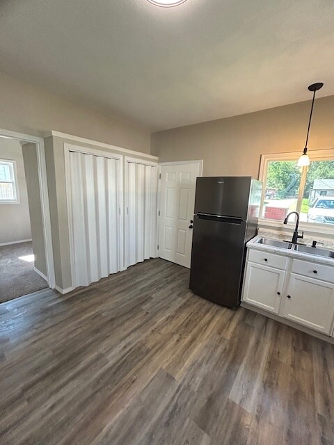 Building Photo - 915 Merrill St