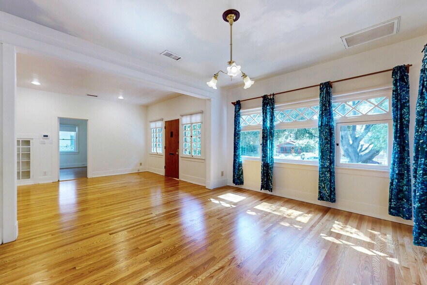 Building Photo - 1845 Las Lunas St