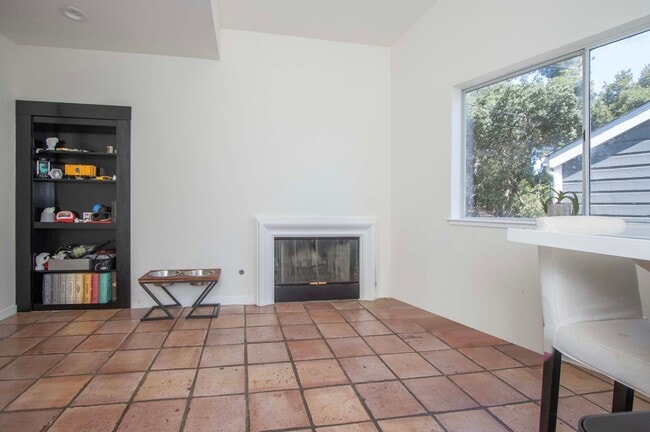 Building Photo - 483 Green Glen Way