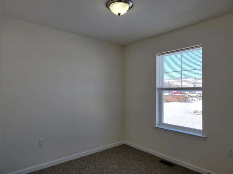 Building Photo - 64 Rollins Ln