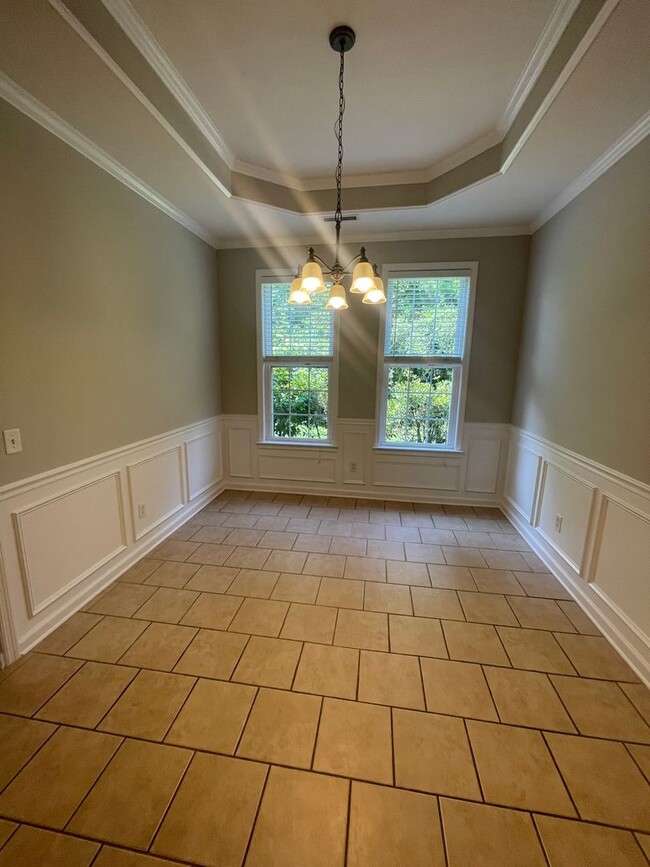 Building Photo - 3 Bedroom, 2 Bath Townhome Minutes from Ha...