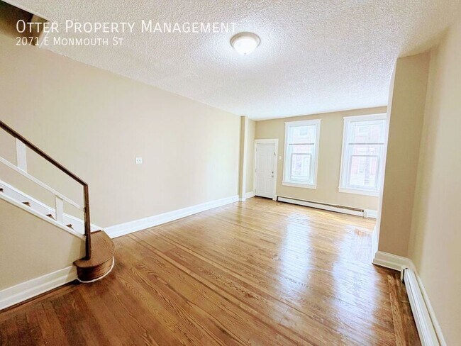 Building Photo - 2071 E Monmouth St
