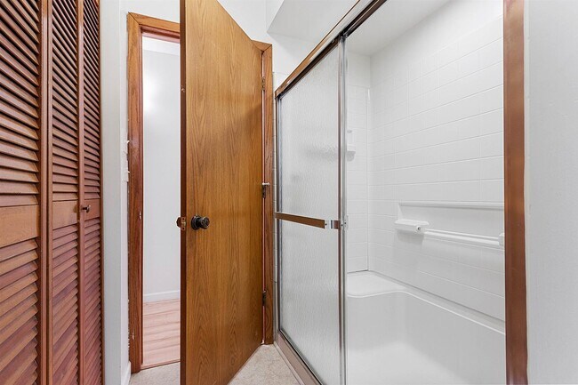 Building Photo - very nice 2 bedroom home
