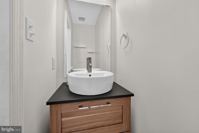 Building Photo - 5619 Ridge View Dr