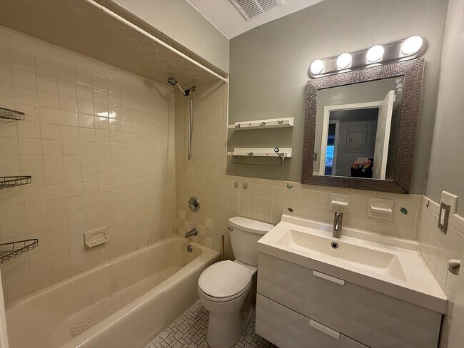 Building Photo - 1310 84th St