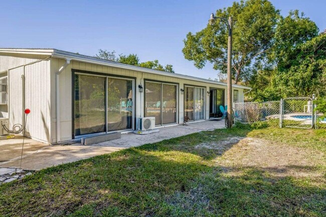 Building Photo - 2301 Carlton Dr