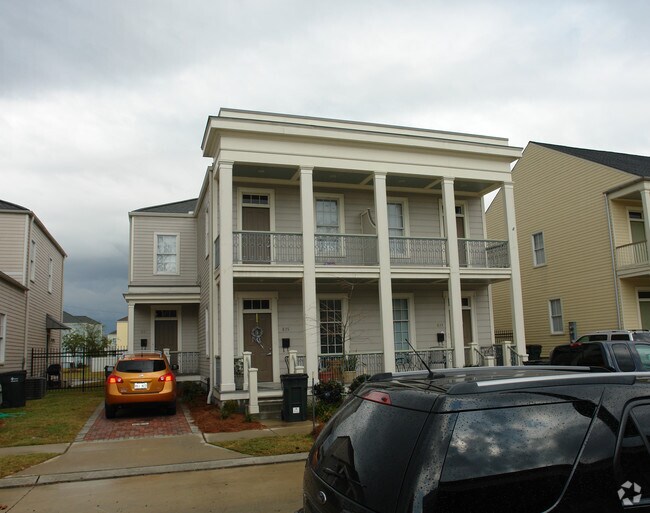 Building Photo - 831 St Mary Dr