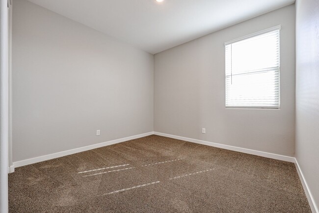 Building Photo - Available August 7th! Gated Community 4 Bedroom 3 Bathroom Home!