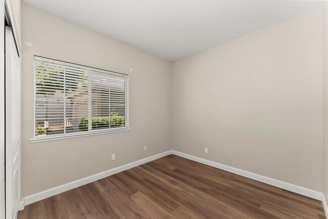 Building Photo - Beautiful 3 Bedroom 2 Bathroom in Gated Community of Folsom, CA!