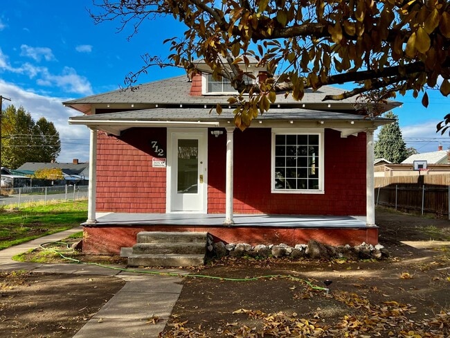 Building Photo - Non refundable and security deposit total:...