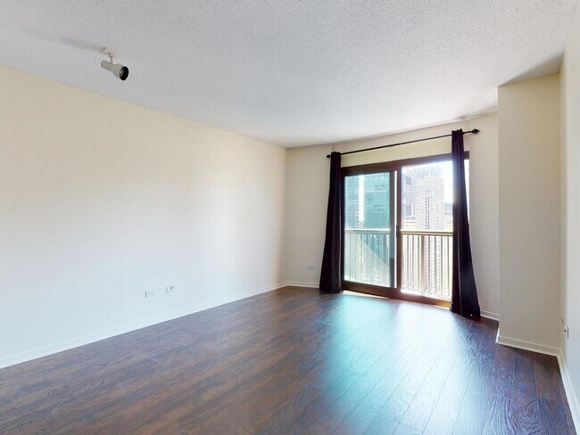 Building Photo - 400 N La Salle Dr