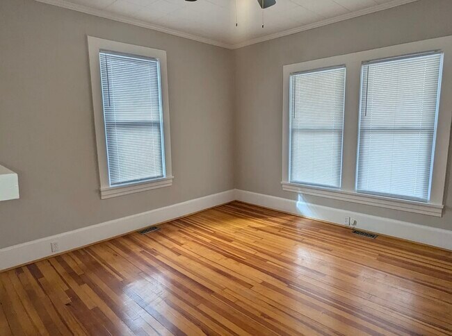 Building Photo - 606 Park Ave