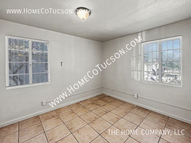 Building Photo - 2607 E Beverly Dr