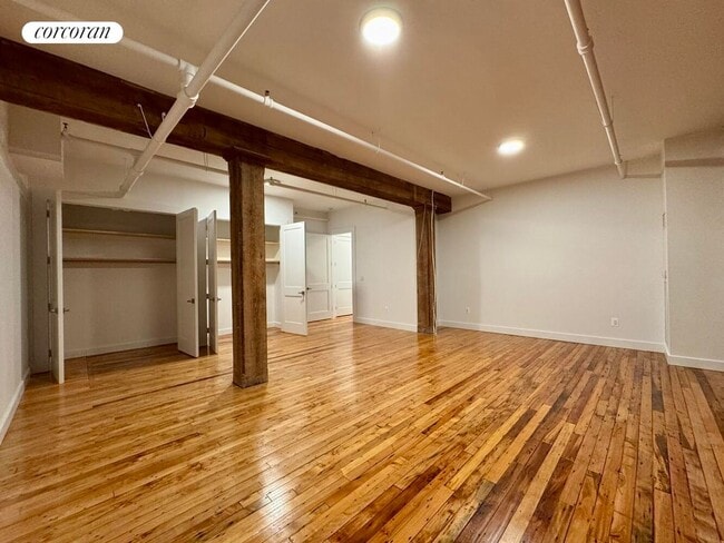 Building Photo - 275 Conover St
