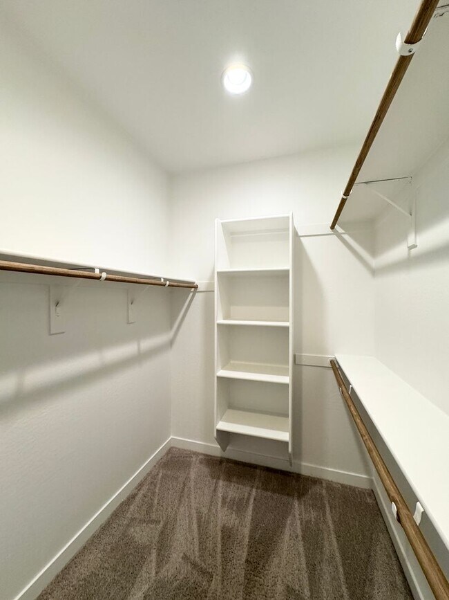 Building Photo - Beautiful Single Level Home Near Verrado!
