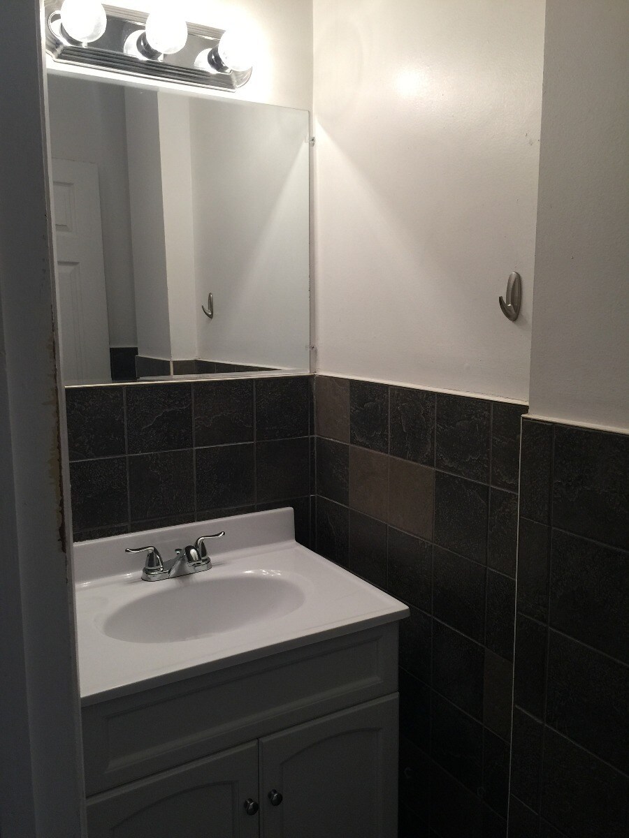 Building Photo - 289 Chelsea St