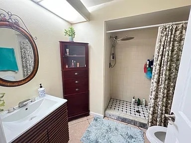 Building Photo - 5265 E Bay Dr