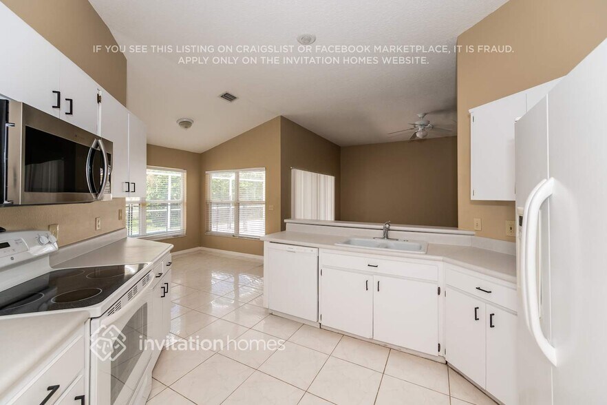 Building Photo - 4300 Ridgemoor Dr N
